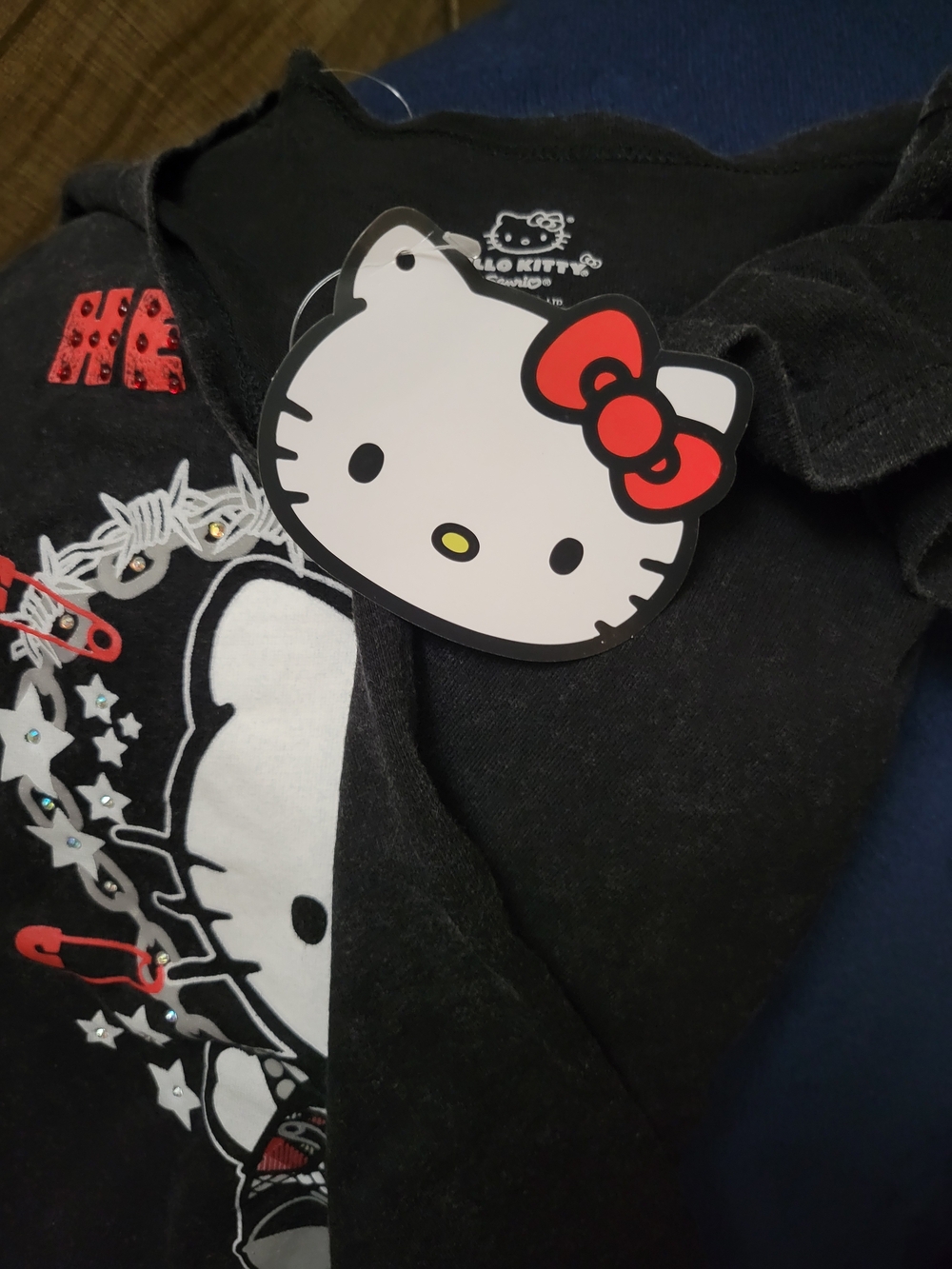 Hello Kitty Punk-Off Shoulder T-Shirt - Picture 3 of 4